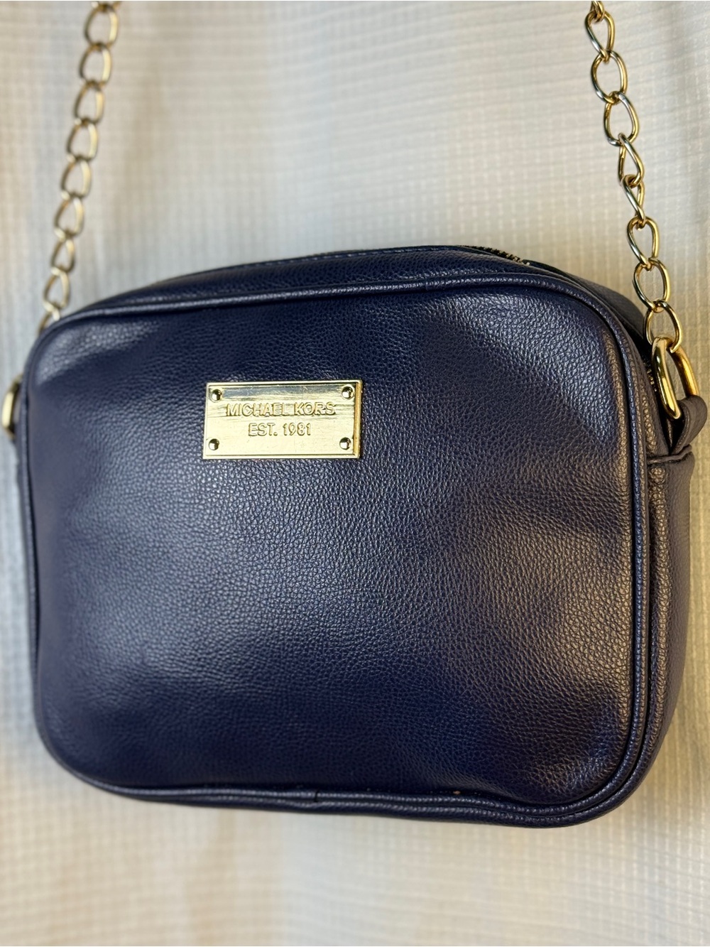 Michael Kors Navy Pebble Leather Jet Set Crossbody Camera Bag + Gold Chain - EUC - Picture 4 of 15